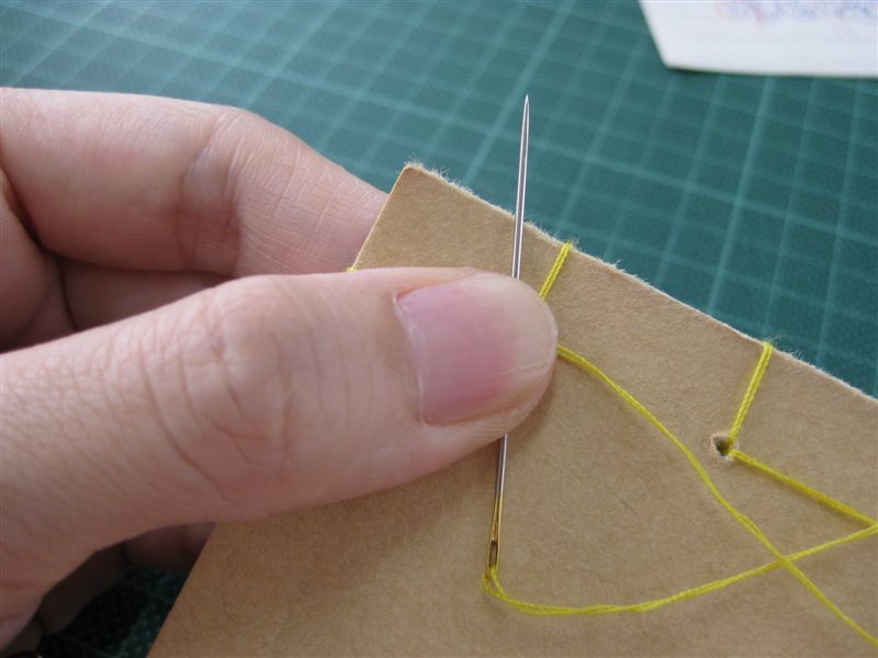 手壓好針與線再拉針