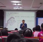 牙醫師教導如何正確刷牙