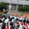 不守規距的小朋友請他協助維護校園整潔工作.....