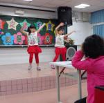 舞蹈比賽參賽學生認真的表演