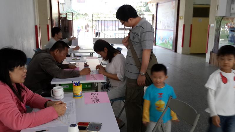 小可愛...先了解學校環境 ！