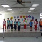 將象徵自治市責任的背心，傳承給下一屆幹部