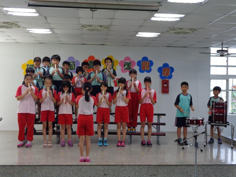 4愛上台表演