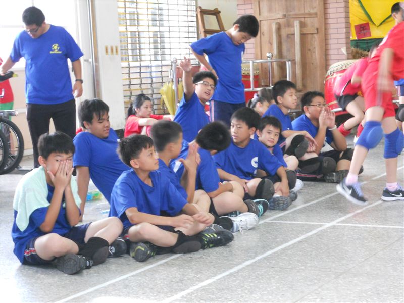 中場休息..觀戰中...