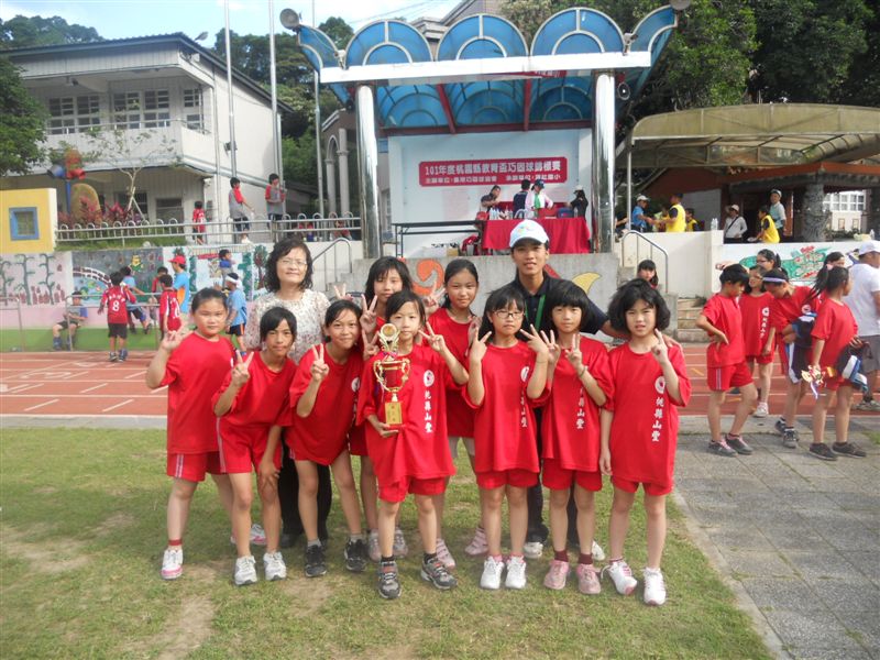 四年級女生組是第一次參賽......