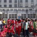在空地集合時清點人數確定人員平安