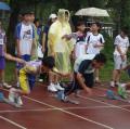 雖然雨勢變強...暫停了若干賽程...但..蘇展..依然..力求完美演出.