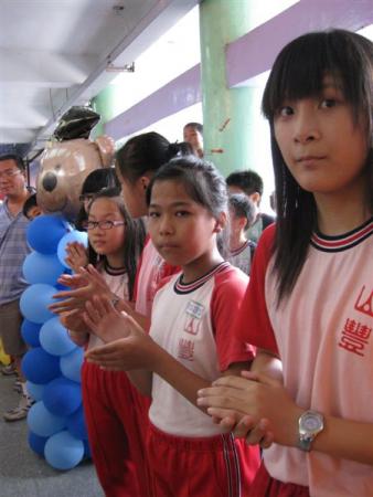 鼓掌歡送,恭喜學長姐畢業了