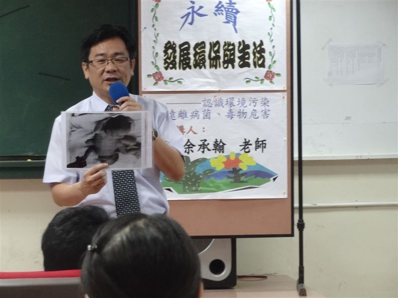為了下一代..避免..畸形兒、連體嬰..等基因突變...讓我們--重視環境保護..