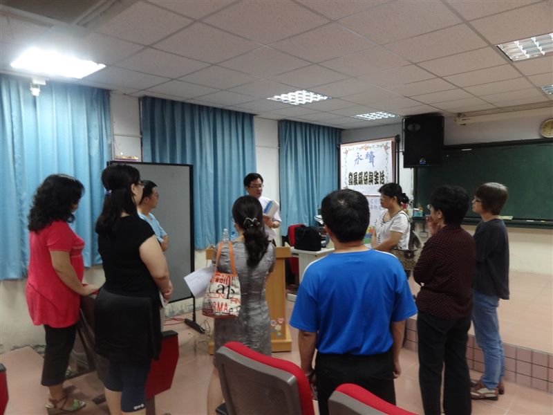 每位老師..將自身週遭環境面臨之..疑問提出...尋求解答...