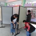 請校內教師協助建立美勞作品展示區