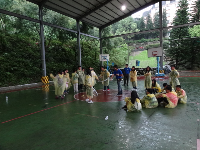 宿營活動---我搖、我搖，穿雨衣也難不倒我