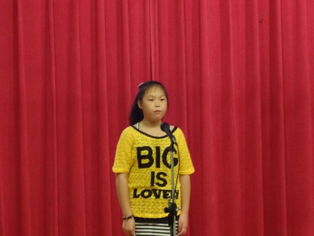 子容態度自然活潑展現
