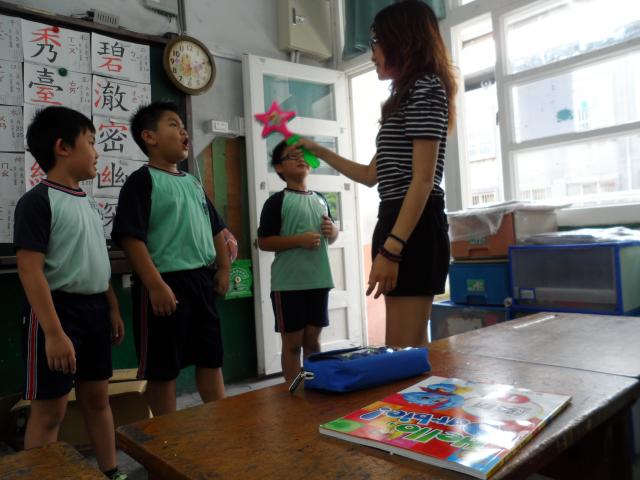 男生們先上台進行英文"1~10"比賽^^~