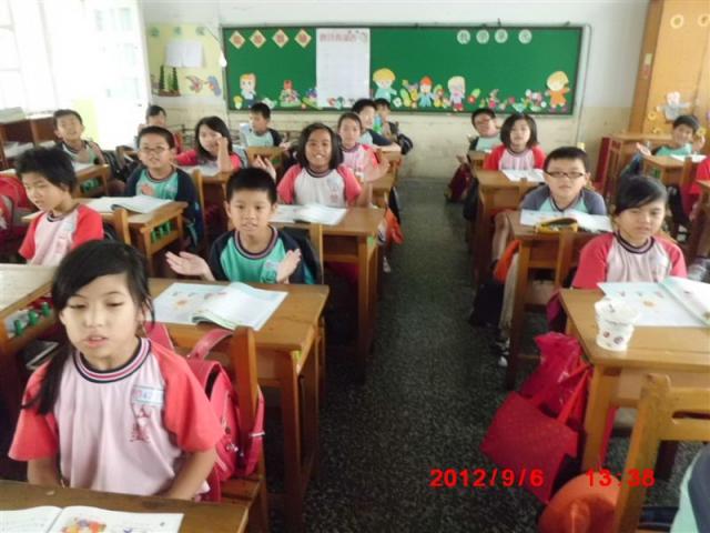 全班唱生日快樂歌