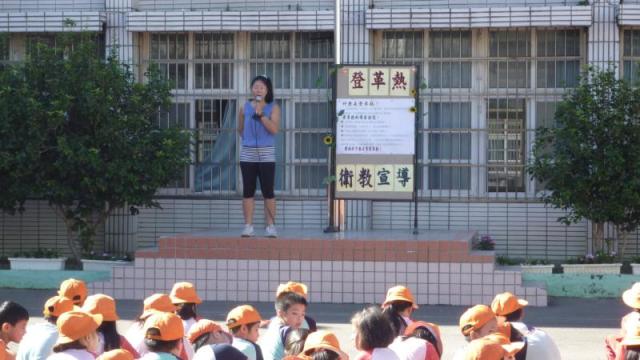病毒必須藉由病媒蚊叮咬才能從人傳給人。