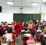 "一仁"的小朋友到"一忠"來trick or treat啦~請先觀賞我們的萬聖表演囉^0<