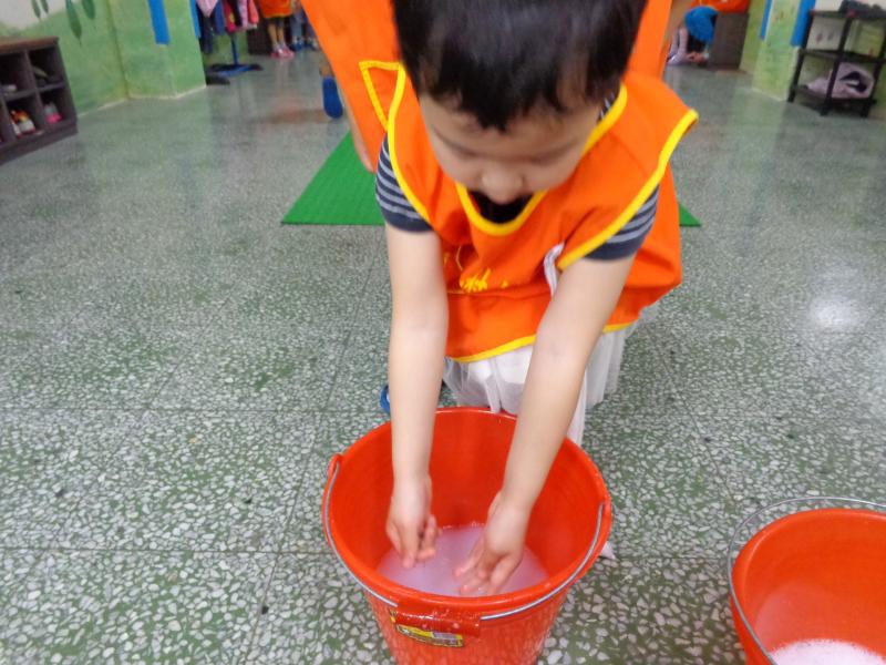 用肥皂水來吹泡泡 (14).JPG