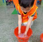 用肥皂水來吹泡泡 (14).JPG
