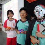 另外~給予另外兩位平時辛苦的"英文小老師'特別的Halloween小禮物:)