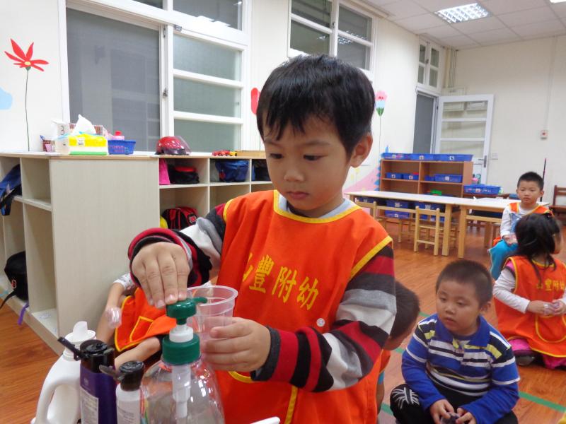 加入會起泡的材料 (5)
