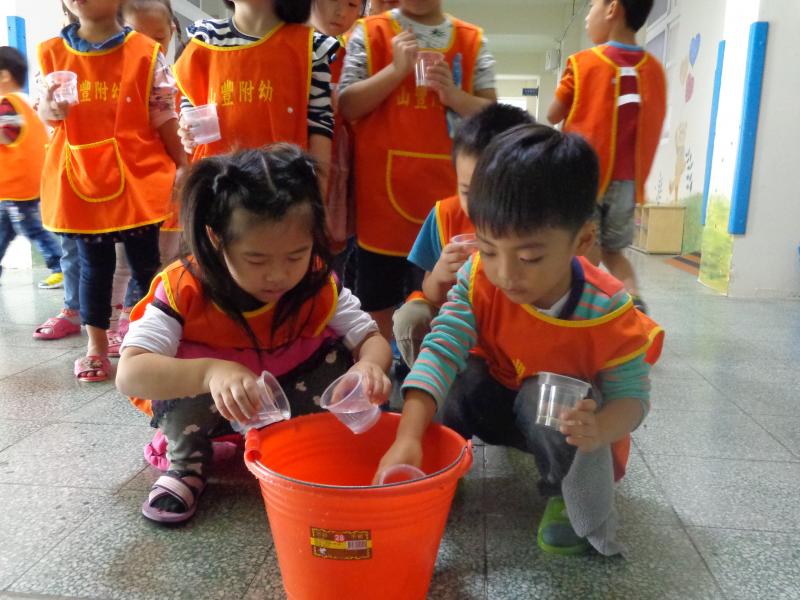 加 水 (4)