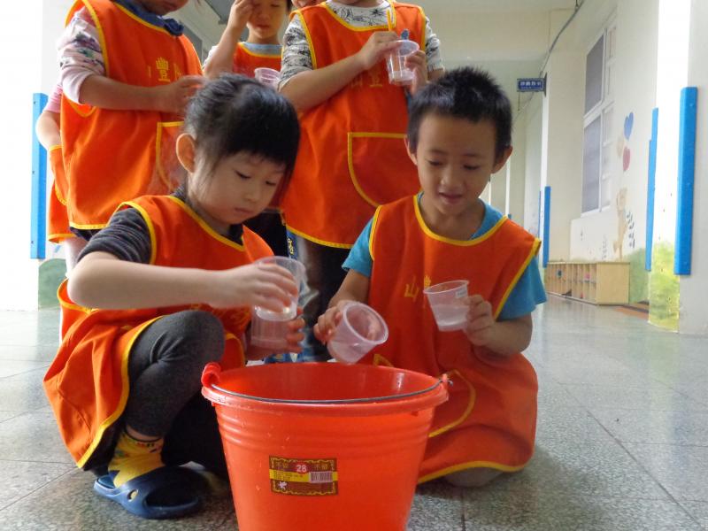 加 水 (7)