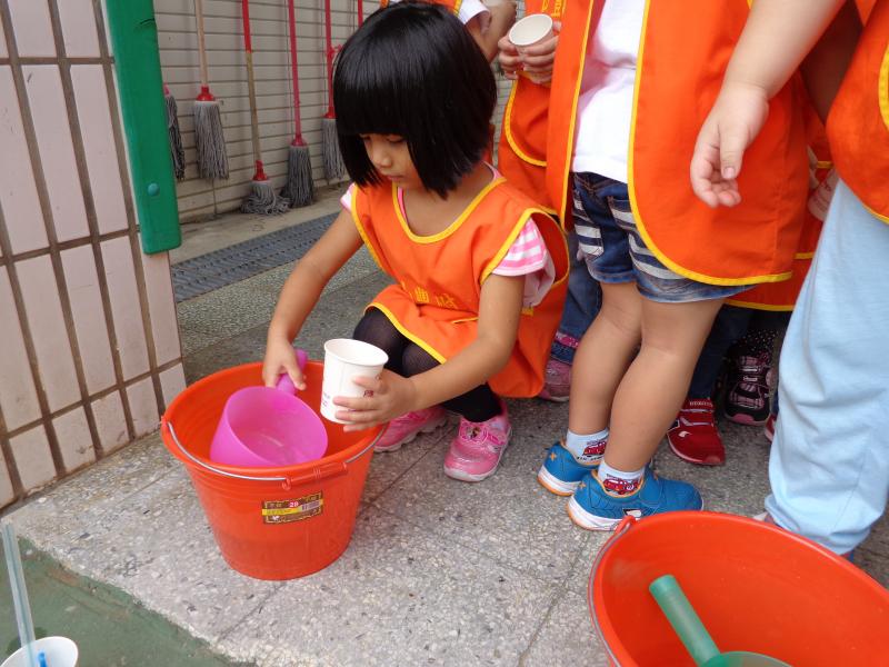 1041029用吸管來吹出泡泡 (60).JPG