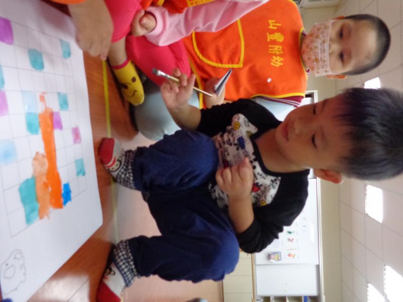 1041110艾瑪水彩混色遊戲 (2).JPG