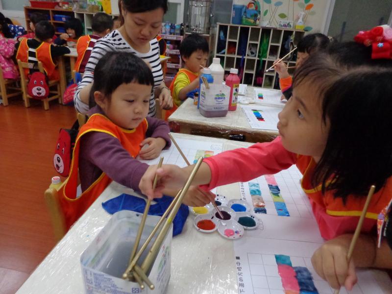 1041110艾瑪水彩混色遊戲 (23).JPG