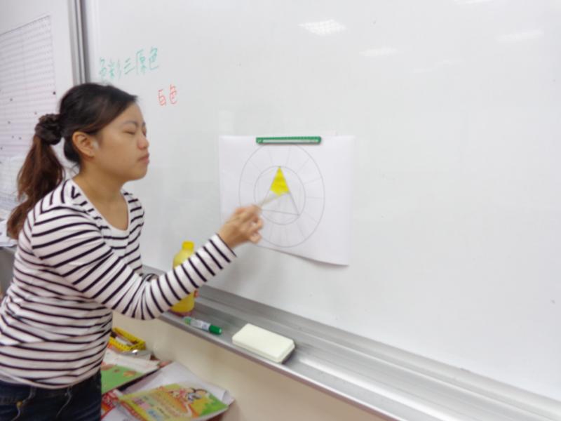 1041110艾瑪水彩混色遊戲 (6).JPG