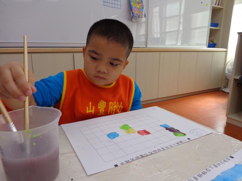 1041110艾瑪水彩混色遊戲 (63).JPG