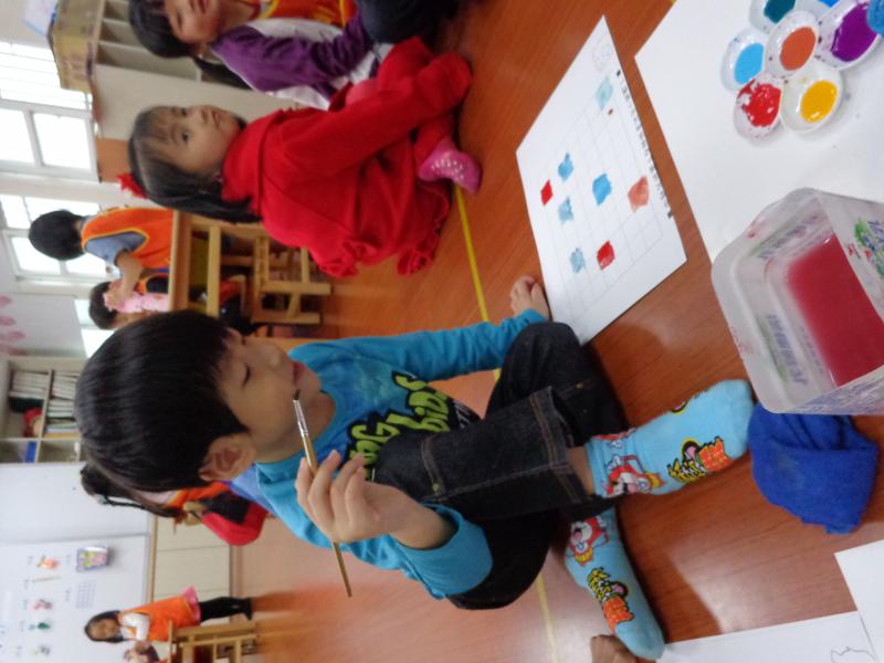 1041110艾瑪水彩混色遊戲 (74).JPG