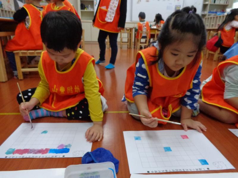 1041110艾瑪水彩混色遊戲 (75).JPG
