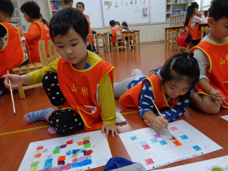1041110艾瑪水彩混色遊戲 (78).JPG