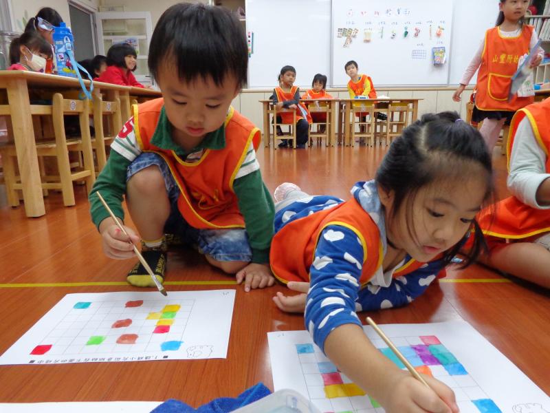 1041110艾瑪水彩混色遊戲 (80).JPG