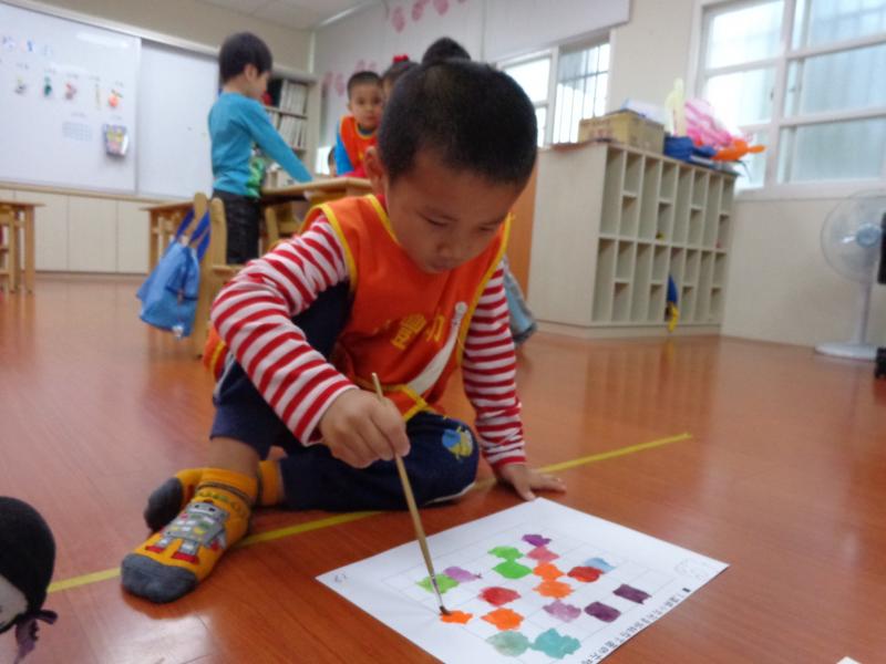1041110艾瑪水彩混色遊戲 (84).JPG