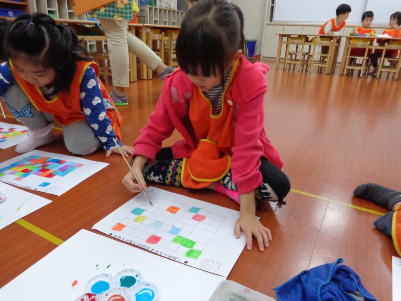 1041110艾瑪水彩混色遊戲 (90).JPG