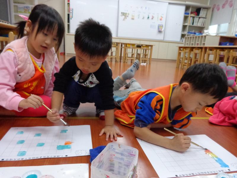 1041110艾瑪水彩混色遊戲 (94).JPG