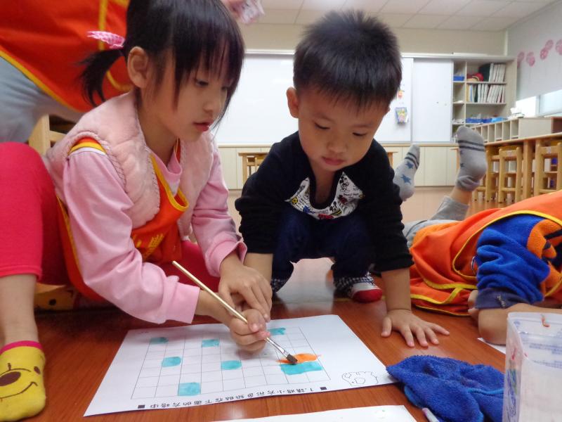1041110艾瑪水彩混色遊戲 (96).JPG
