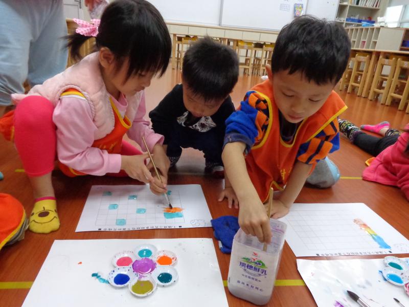 1041110艾瑪水彩混色遊戲 (97).JPG